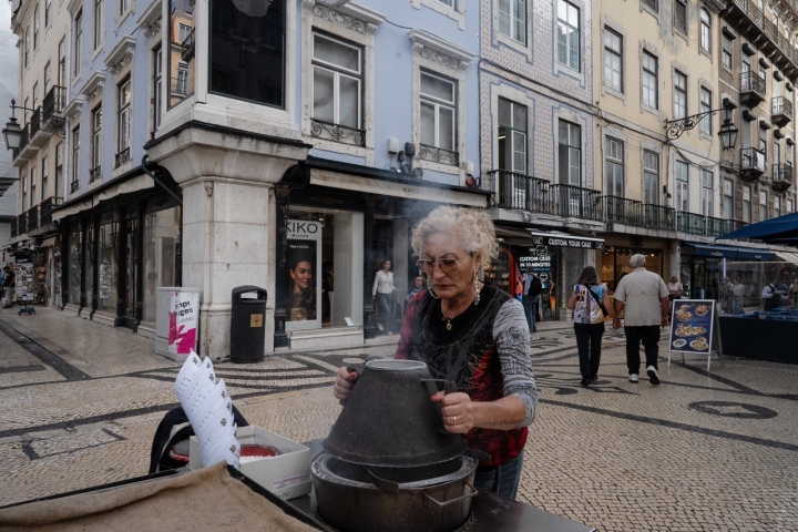 Vende castanha Martaínha que vem de Bragança a 3€ a dúzia.