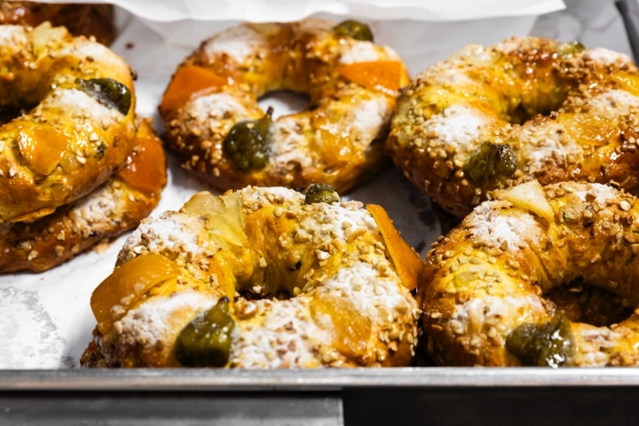 Rosquillas sobre bandeja