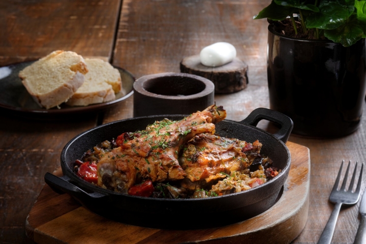 O cabrito assado é a estrela do menu de Natal (©Erva)