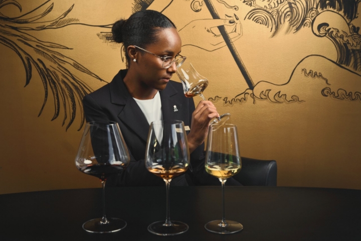 Eveline Borges é a sommelier deste fine dining (foto Midori)