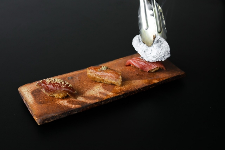 O trio de nigiris é um dos pontos altos do jantar (foto Midori) 