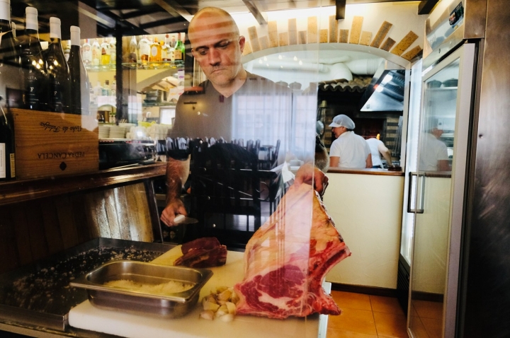 Vítor Freitas é o herdeiro da casa e responsável pela carne