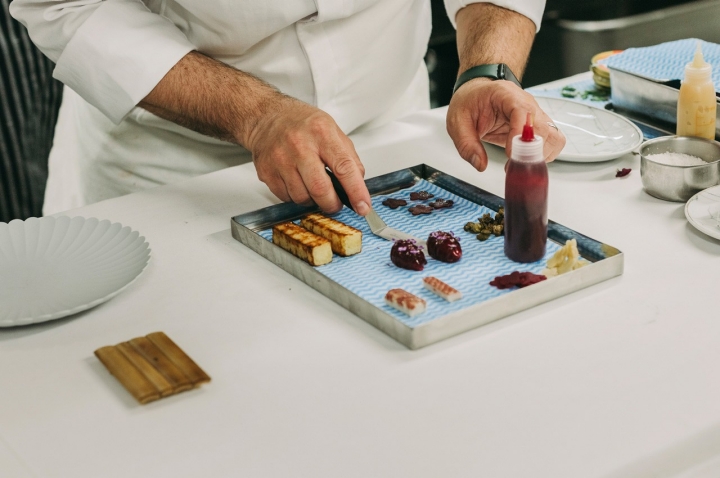  O menu de degustação viaja pelas regiões de Portugal e cada prato leva o nome de uma cidade