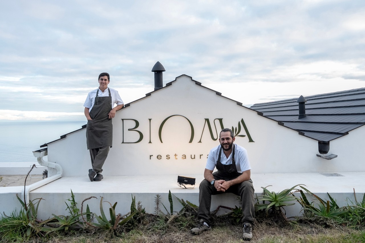 No Bioma, dois chefs mergulham para servir ouriços e fazem do Pico um fine dining