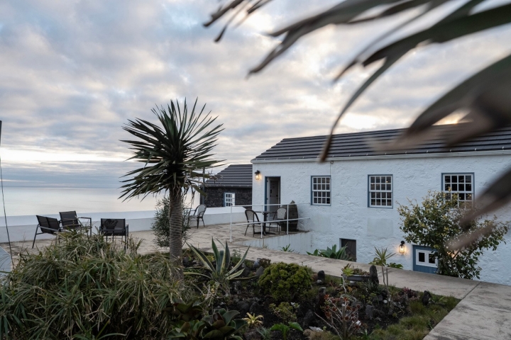 Para chegar ao Bioma é preciso fazer uma hora de carro a partir da Madalena e a 20 minutos das Lajes do Pico 