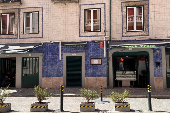 Junto à estação de Santa Apolónia, Lisboa, o Maçã Verde é tudo menos uma armadilha para turistas (©Maçã Verde)