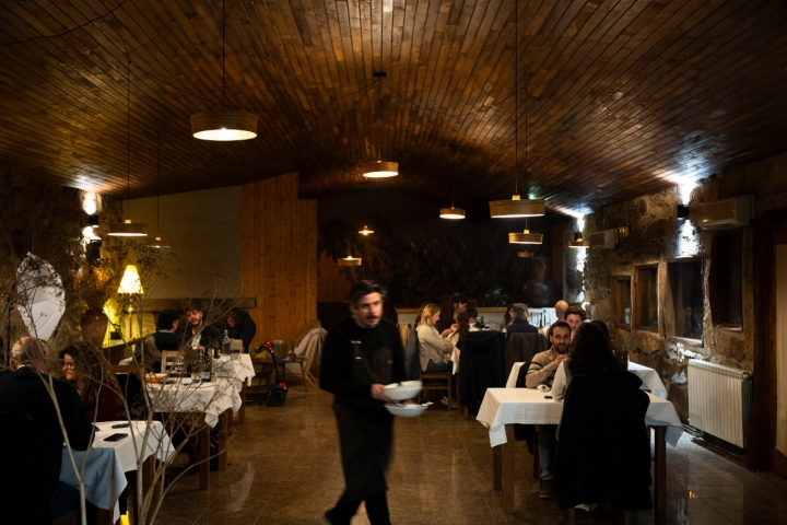 Foi precisa apenas uma pequena obra de remodelação para transformar uma antiga taberna do Alto Tâmega num restaurante cuidado