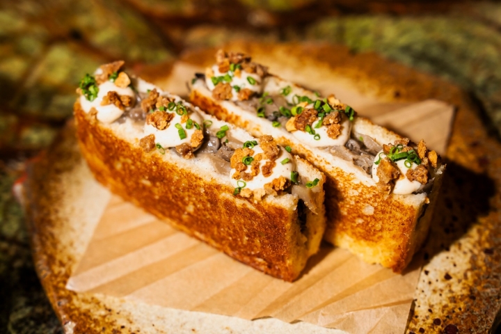 As sandes vegetarianas inspiradas na japonesa katsu sando são uma das opções no Fava Tonka 