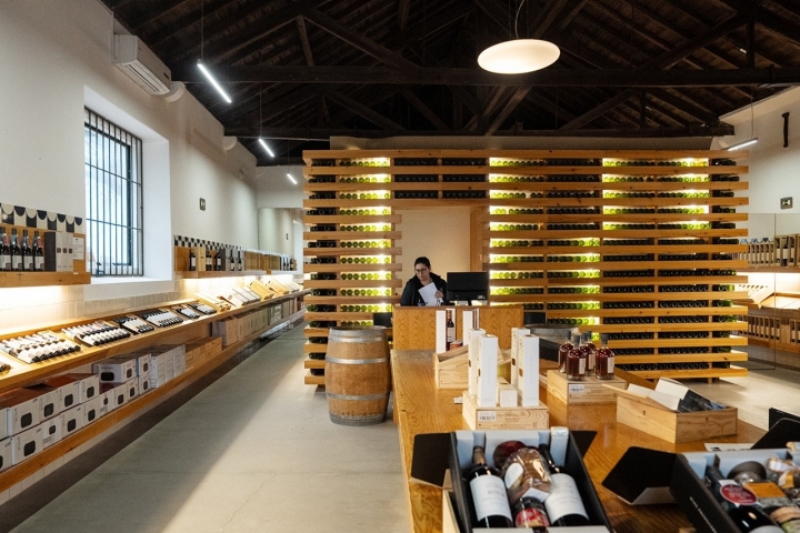 A loja da Quinta da Alorna está aberta todos os dias, das 10.00 às 13.00 e das 14.00 às 18.00