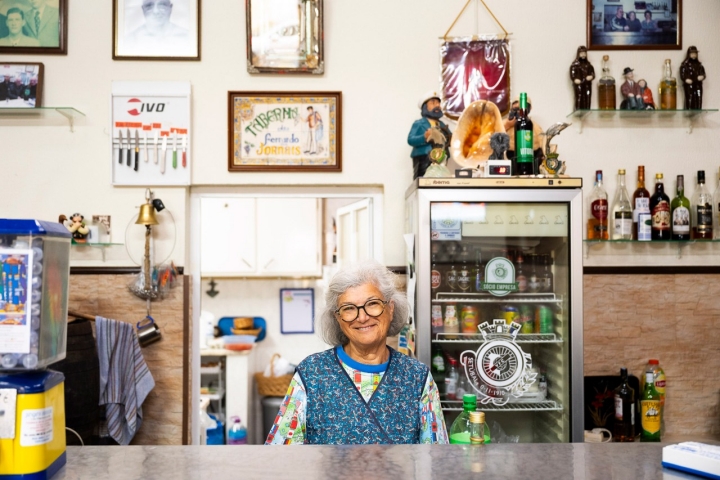 Conceição Paixão está à frente da Taberna do Fernando dos Jornais há 42 anos