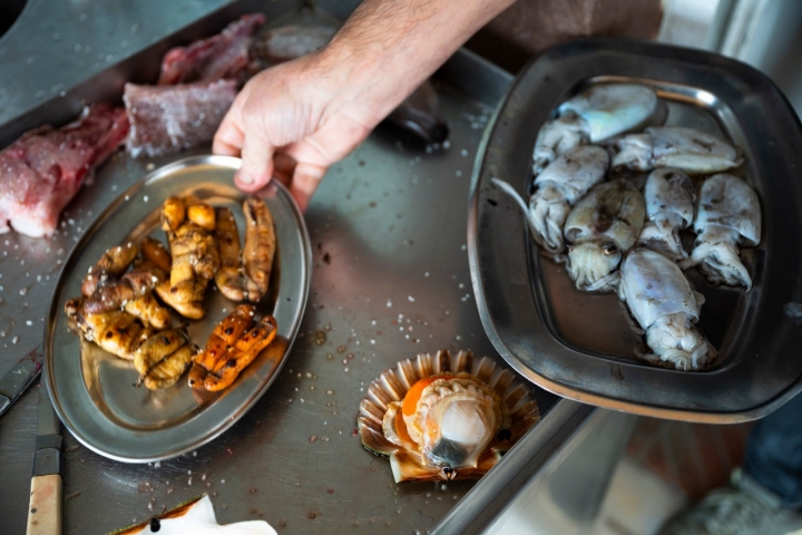 É preciso notar que Setúbal não se resume apenas a restaurantes históricos. O Calma Calma, o projeto de um jovem casal italo‑filipino-americano, abriu as portas em 2025.