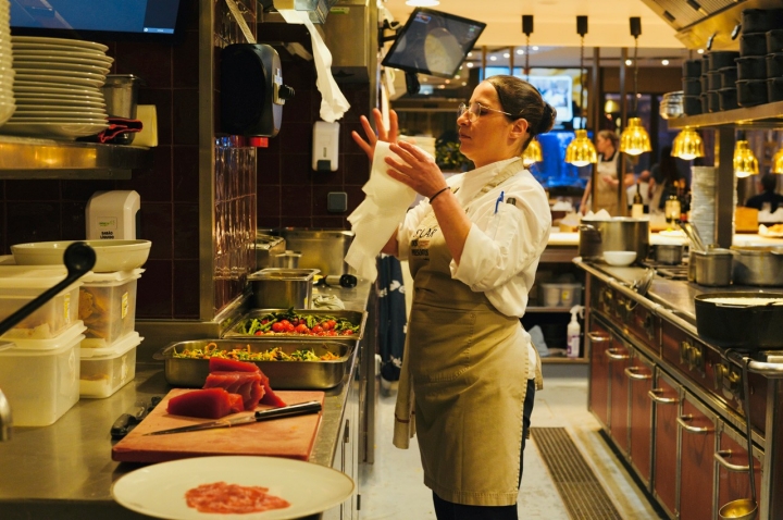  A cozinha tem 400 metros quadrados e de lá saem pratos que glorificam o receituário nacional 