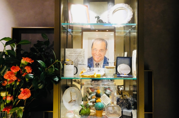  Evaristo morreu em dezembro de 2022, aos 80 anos, mas o seu aniversário continua a ser celebrado como se fosse feriado