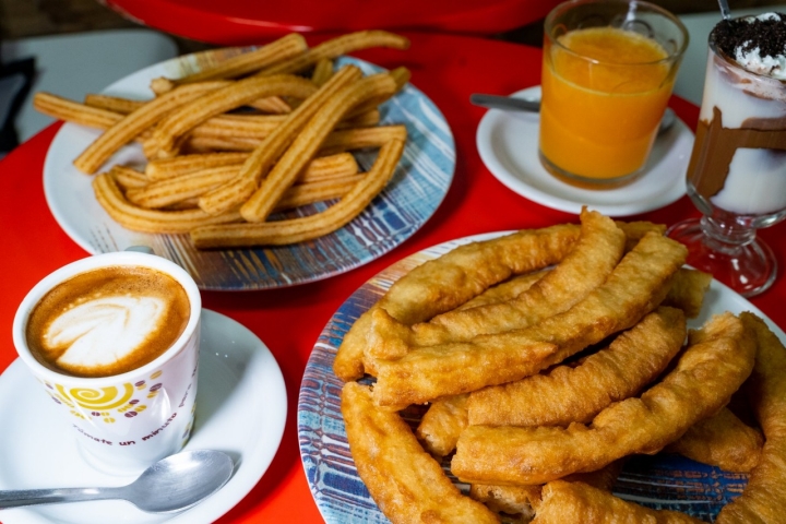 Os churros (de batata e de massa) do Mario têm legiões de fãs.