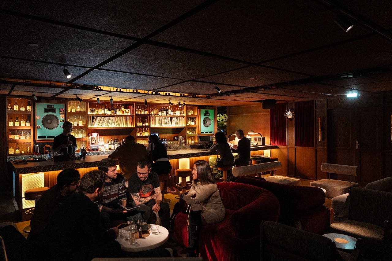 Em caves e portas secretas