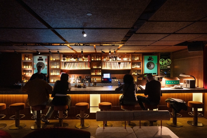 Inspirado no listening bars japoneses, o Kissaten é um lugar único para melómanos — e não só