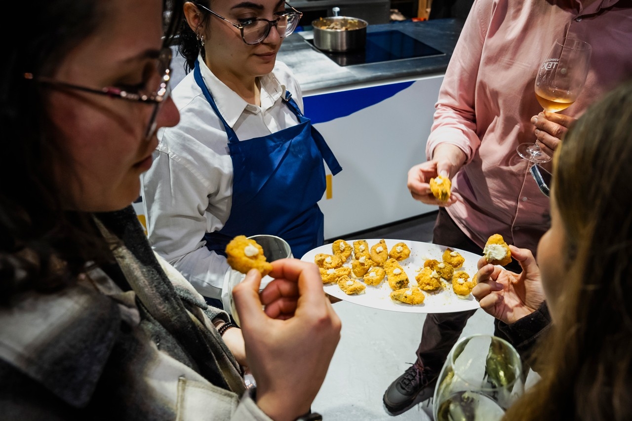 Para a Gala dos Sóis do Guia Repsol Portugal 2025, o chef Rodrigo Castelo promete uma gastronomia responsável e cheia de produtos locais
