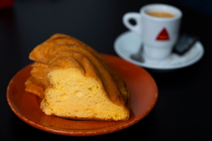 O pão de ló da Confeitaria Santa Luzia é uma das especialidades locais