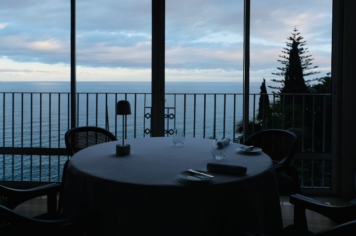 A vista combinada com um clima tropical fazem do Reid’s um excelente lugar para uma escapadinha de primavera (Foto Ágata Xavier)