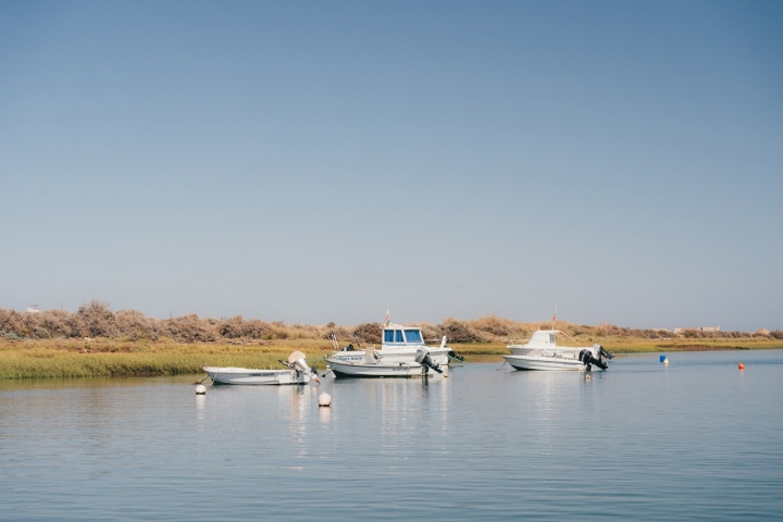 Tavira com todos os seus encantos, é uma cidade-destino. Respeitando a história da região e dando a oportunidade a quem vem de fora de a viver de forma genuína 