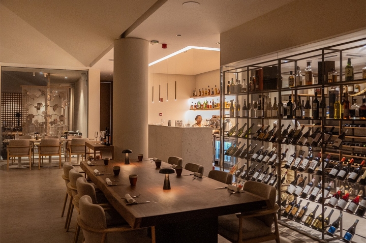 O Ora, no hotel Spatia Comporta, está aberto a não-hóspedes ao almoço e ao jantar.