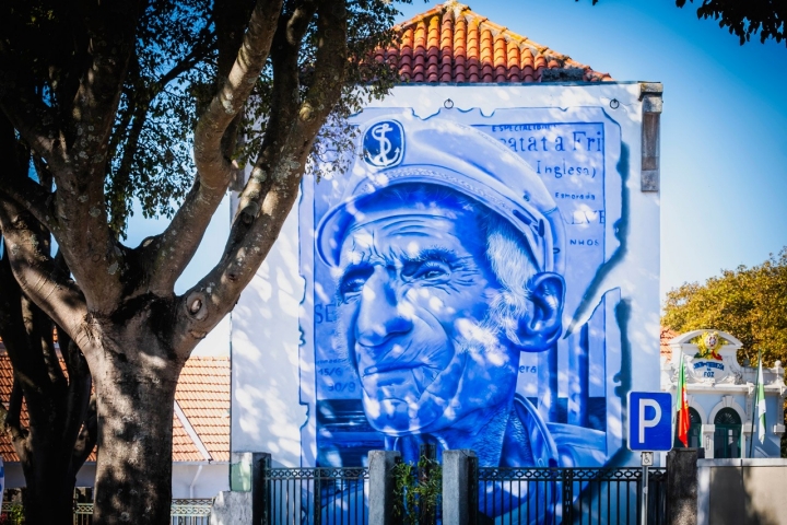 Depois te ter tido uma obra a si dedicada no Quartel do Monte Pedral, na primeira edição da BALUARTE, José Alves, conhecido na cidade pelo Sr. Batatinha, foi eternizado em 2024 por MrKas num mural no Mercado da Foz 