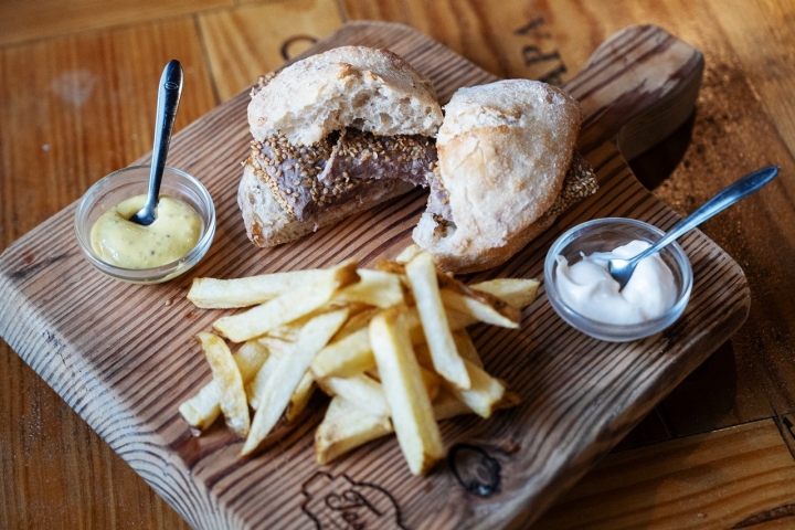 A bifana de atum com batatas fritas