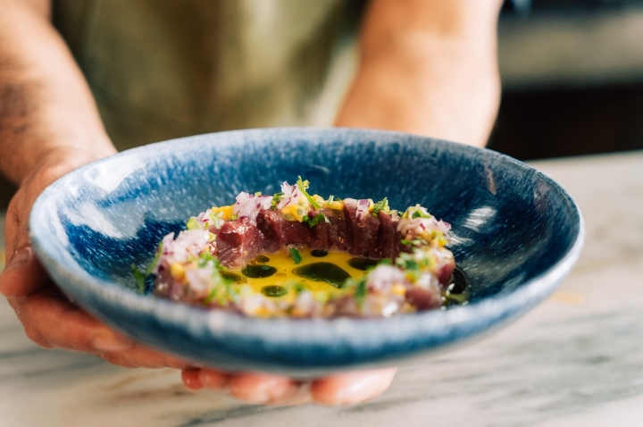 O peixe é escolhido pelo cliente e confecionado à sua frente no Escama, um Recomendado do Guia Repsol