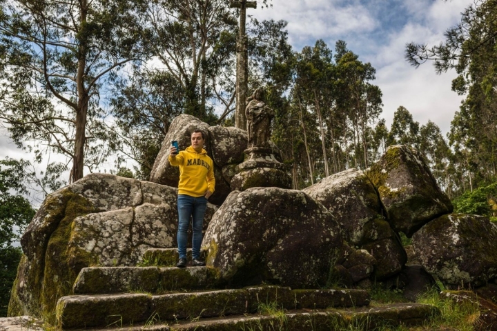 A lenda passa-se no Monte Santiaguiño, lugar onde o apóstolo terá pregado pela primeira vez.