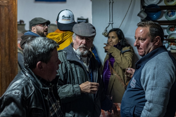 O vinho novo prova-se aos poucos, em copinhos de três