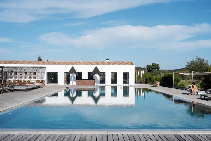 O Craveiral tem duas piscinas exteriores e uma interior, agora remodelada depois de um incêndio