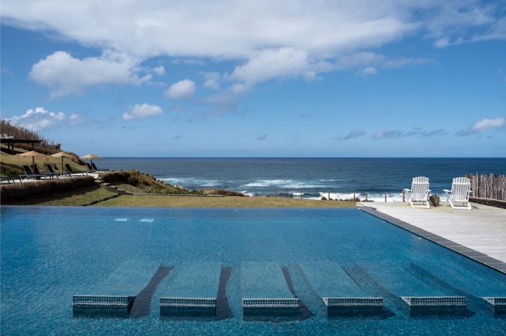  Os hotéis White e Santa Bárbara Eco Beach Resort são o refúgio perfeito nos Açores