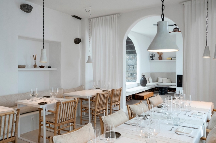 O pequeno restaurante Cardume, do hotel White, onde também é servido o pequeno-almoço, à la carte.