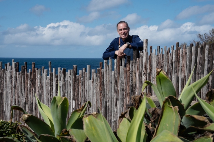 O chef Vítor Sobral, de 58 anos, tornou-se consultor gastronómico dos hotéis White e Santa Bárbara Eco Beach Resort em 2024.