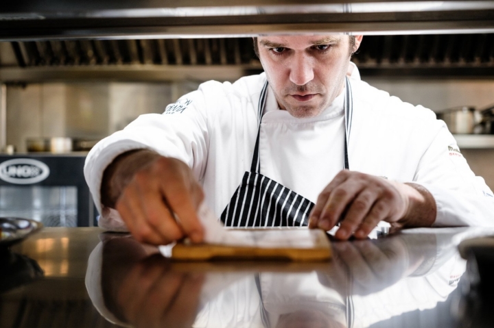 Rubén Atienza, segundo de cocina del bar Bareto en Madrid