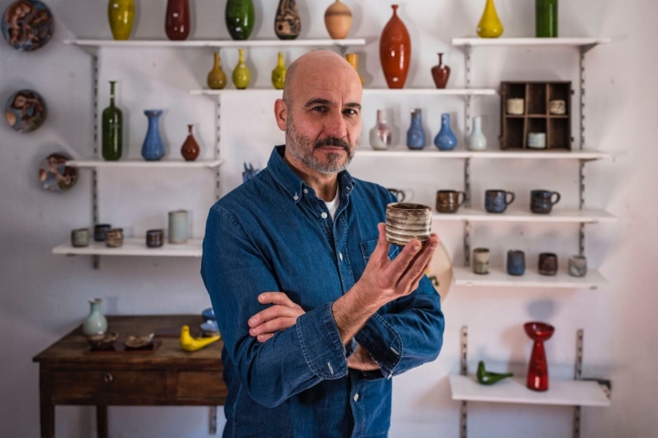 El ceramista conquense Rubén Navarro