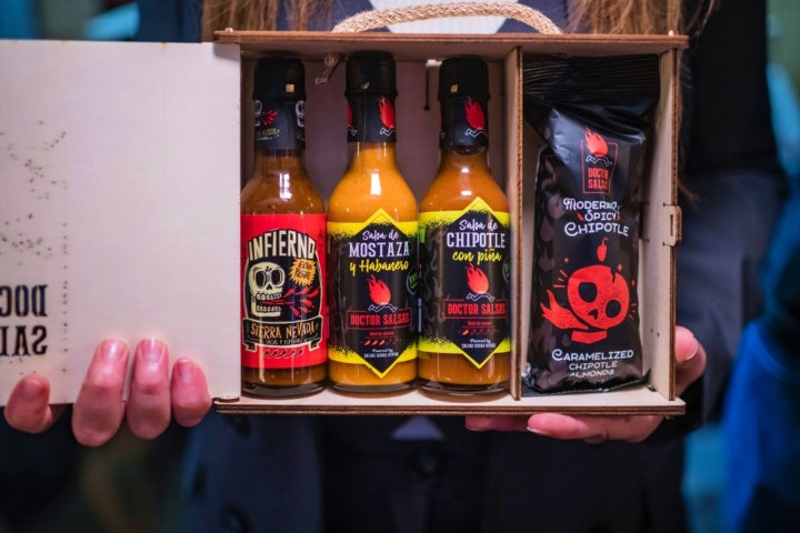Selección de salsas y snacks de Doctor Salsa