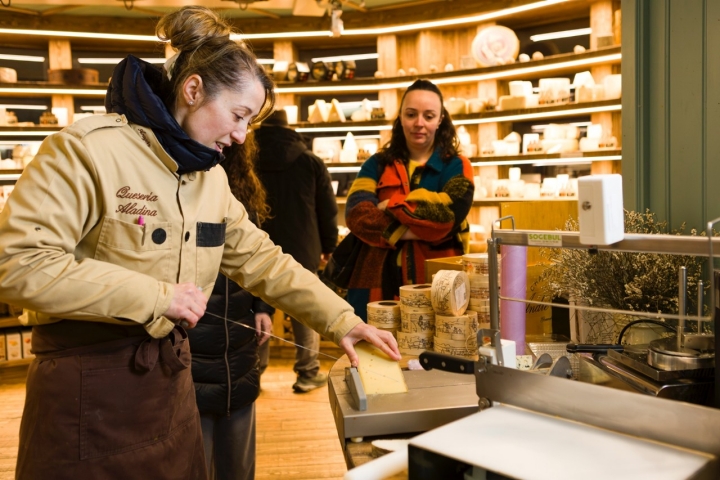En la tienda hay varias herramientas para el corte. 