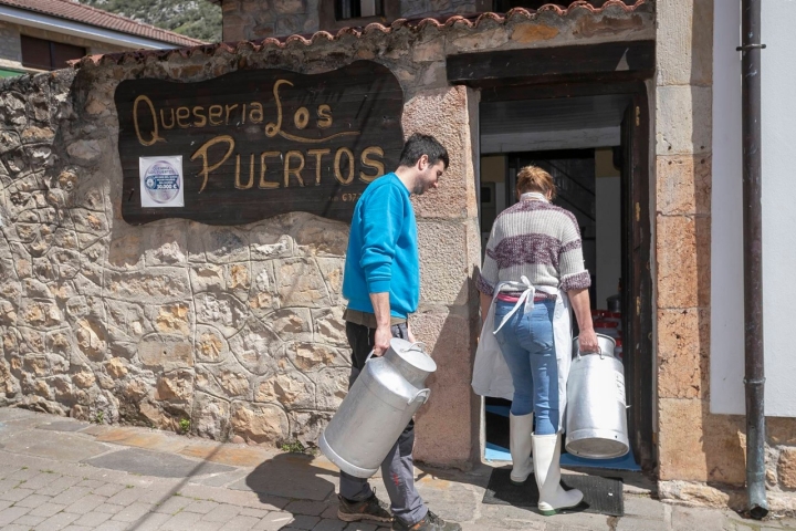 Queseria Los Puertos Asturias cántaras