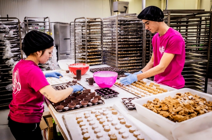 Maite y Joel forman parte de la plantilla de 20 personas de El Beato.