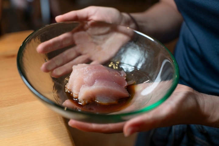 Lomo de bonito madurado sobre ‘ponzu’ casero