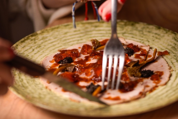 Plato de lacón asado del restaurante Arrueiro (Laxe, A Coruña).