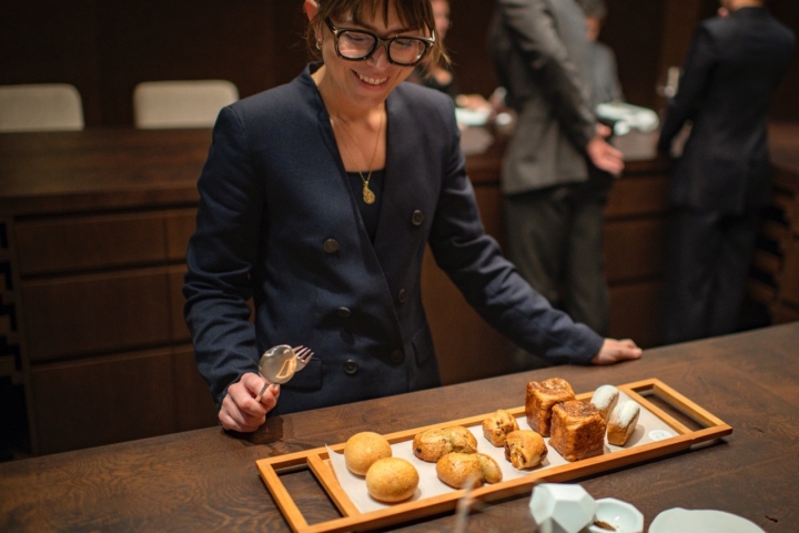 PANES HECHOS EN CASA Y MANTEQUILLA DE AIRAS MONIZ