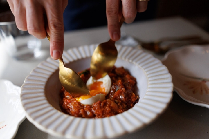 Sopa de tomate con huevo