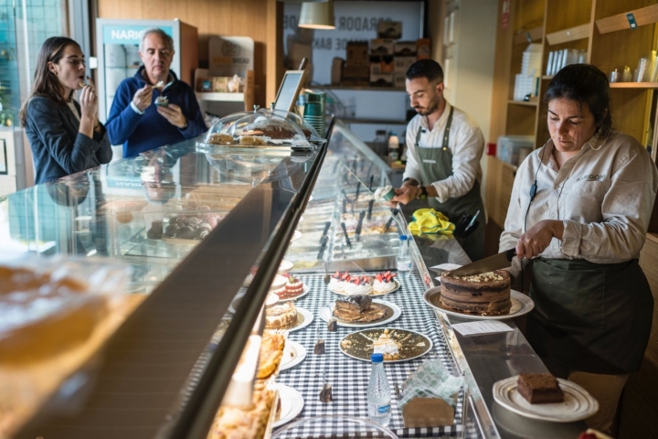 Vitrina de tartas y helados de la cafetería Narigoni.