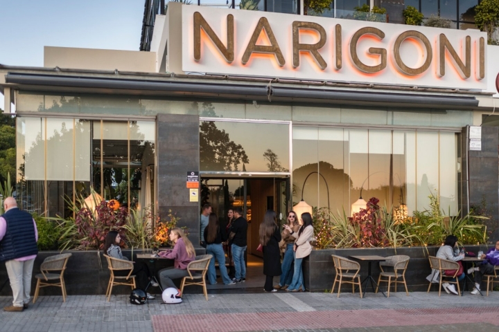 Terraza exterior de la cafetería Narigoni.