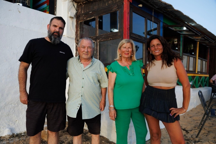 Reinaldo, Bartolo, Mercedes y Macarena Muñoz, la saga tras 'La Cantina del Titi'