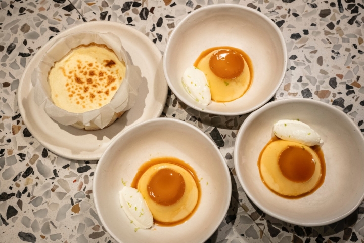 Flan de nata de oveja y tarta cremosa de queso manchego.