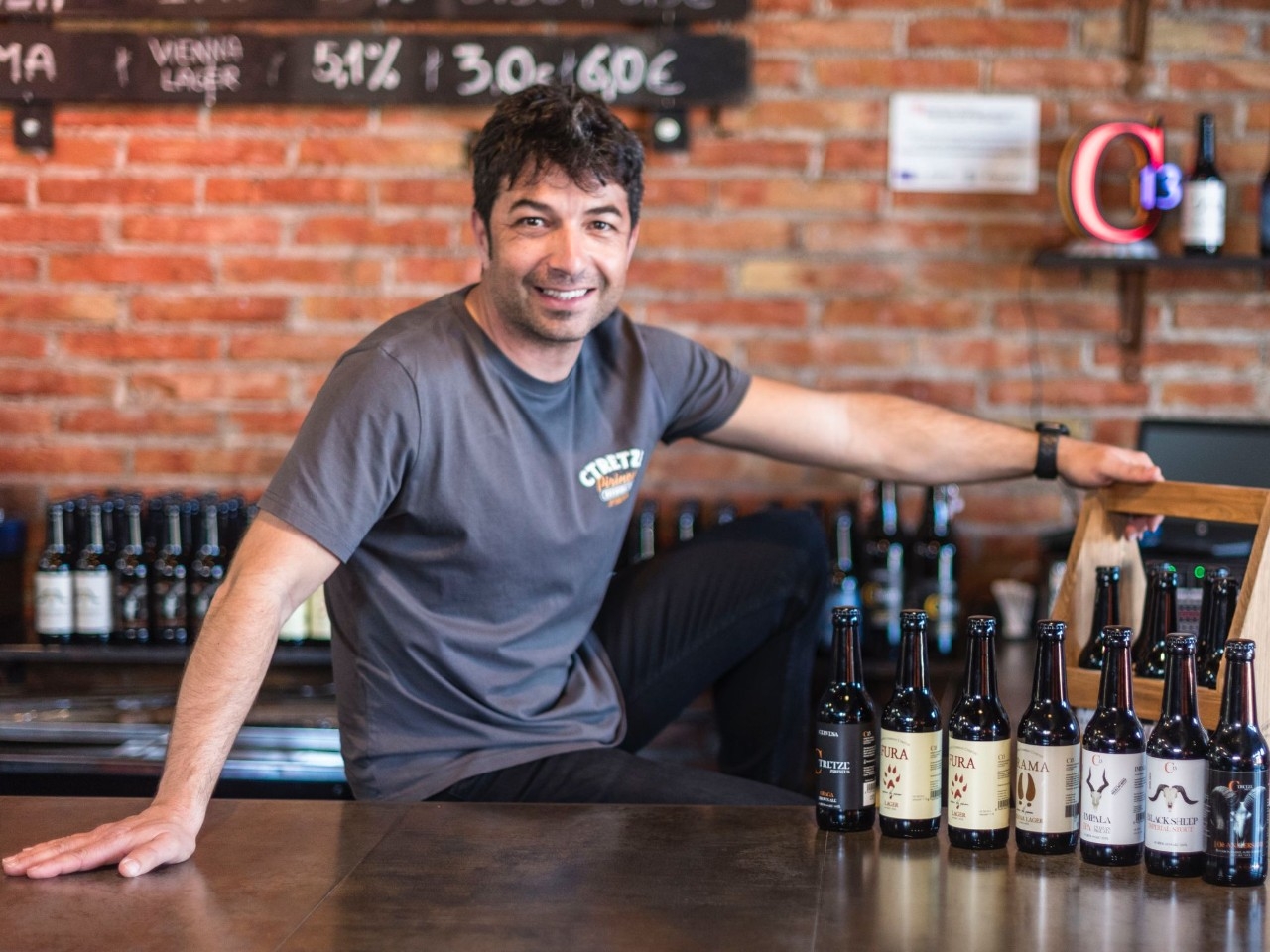 Abel Sánchez, propietario de la cervecería Ctretze en La Pobla de Segur