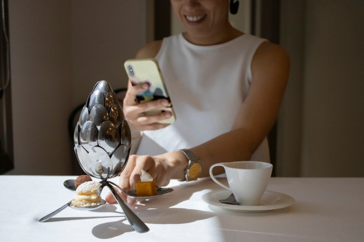 La decoración con la que se sirven los 'petit fours' no podía ser más hortelana